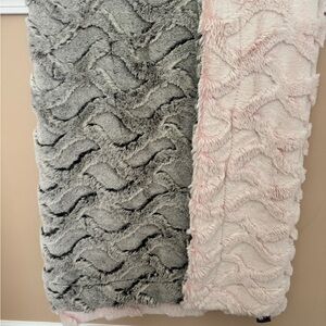 Black frosted Cora / Rosewater frosted Cora Minky blanket